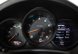 Подержанный автомобиль Porsche Macan 2020 года (12 фото)