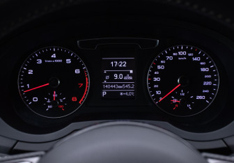 Подержанный автомобиль Audi Q3 2018 года (12 фото)
