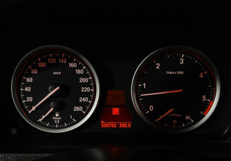 Подержанный автомобиль BMW X6 2012 года (13 фото)