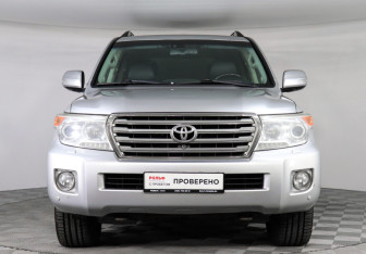 Подержанный автомобиль Toyota Land Cruiser Suv 2014 года (2 фото)