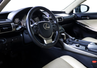 Подержанный автомобиль Lexus IS Sedan 2014 года (14 фото)