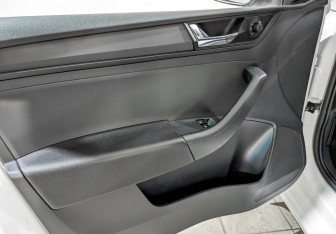 Подержанный автомобиль Skoda Rapid Liftback 2019 года (17 фото)