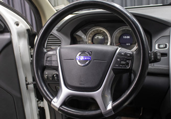 Подержанный автомобиль Volvo XC60 2010 года (17 фото)