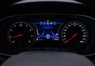 Подержанный автомобиль Hongqi H5 2022 года (12 фото)