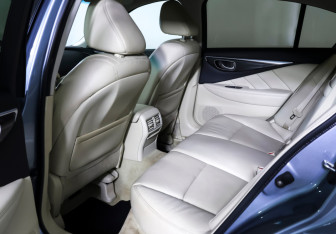Подержанный автомобиль Infiniti Q50 2014 года (12 фото)