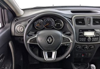 Подержанный автомобиль Renault Logan Sedan 2022 года (22 фото)