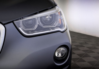 Подержанный автомобиль BMW X1 2017 года (17 фото)