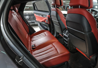 Подержанный автомобиль BMW X6 2017 года (13 фото)