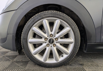 Подержанный автомобиль MINI Hatch 2016 года (12 фото)