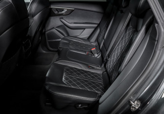 Подержанный автомобиль Audi Q8 2024 года (10 фото)