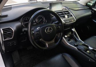 Подержанный автомобиль Lexus NX 2017 года (13 фото)