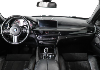 Подержанный автомобиль BMW X6 2018 года (11 фото)