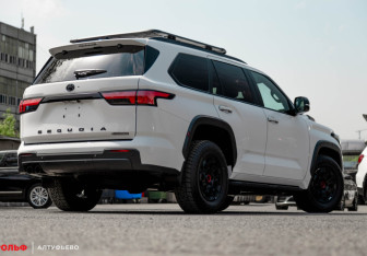 Новый Toyota Sequoia 2025 (2 фото)