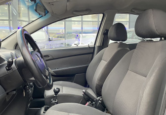 Подержанный автомобиль Chevrolet Aveo Sedan 2007 года (17 фото)