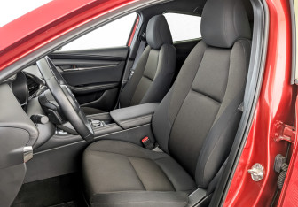 Подержанный автомобиль Mazda 3 Hatchback 2019 года (20 фото)