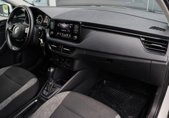 Подержанный автомобиль Skoda Rapid Liftback 2020 года (7 фото)