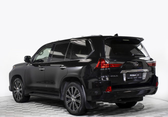 Подержанный автомобиль Lexus LX 2017 года (7 фото)