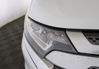 Подержанный автомобиль Mitsubishi Outlander 2019 года (11 фото)