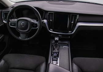 Подержанный автомобиль Volvo V60 Cross Country 2019 года (13 фото)