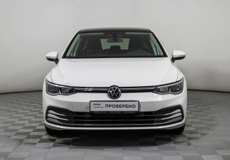 Подержанный автомобиль Volkswagen Golf Hatchback 2021 года (2 фото)