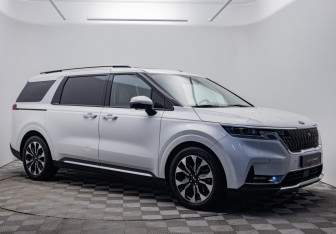 Подержанный автомобиль Kia Carnival 2020 года (7 фото)