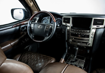 Подержанный автомобиль Lexus LX 2012 года (14 фото)
