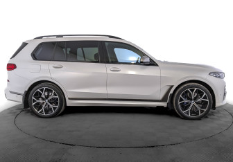 Подержанный автомобиль BMW X7 2019 года (4 фото)