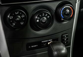 Подержанный автомобиль Toyota Corolla Sedan 2012 года (10 фото)