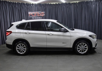 Подержанный автомобиль BMW X1 2015 года (4 фото)