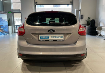 Подержанный автомобиль Ford Focus Hatchback 2013 года (5 фото)