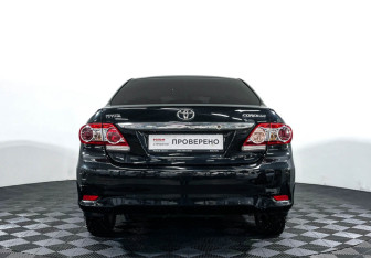 Подержанный автомобиль Toyota Corolla Sedan 2013 года (6 фото)