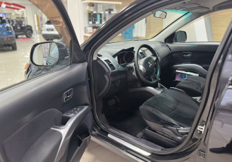 Подержанный автомобиль Mitsubishi Outlander 2007 года (8 фото)