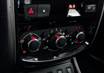 Подержанный автомобиль Nissan Terrano 2019 года (21 фото)