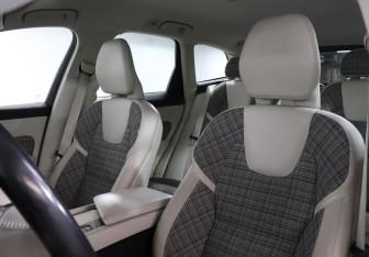 Подержанный автомобиль Volvo XC60 2018 года (17 фото)