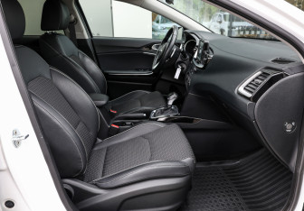 Подержанный автомобиль Kia Ceed Hatchback 2018 года (10 фото)