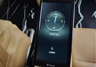 Подержанный автомобиль Voyah Dream 2024 года (19 фото)