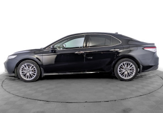 Подержанный автомобиль Toyota Camry Sedan 2020 года (8 фото)