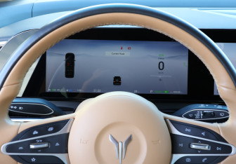Подержанный автомобиль Voyah Dream 2023 года (11 фото)
