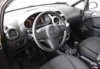 Подержанный автомобиль Opel Corsa 2012 года (5 фото)