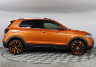 Подержанный автомобиль Volkswagen T-Cross 2019 года (4 фото)