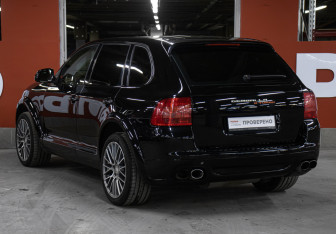 Подержанный автомобиль Porsche Cayenne 2006 года (7 фото)