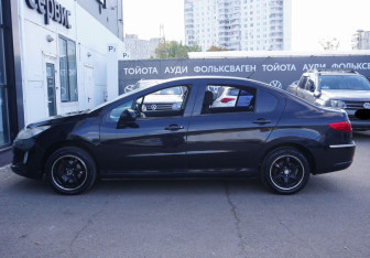 Подержанный автомобиль Peugeot 408 2012 года (8 фото)