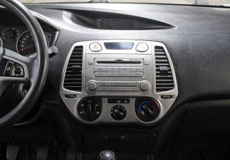 Подержанный автомобиль Hyundai i20 2009 года (14 фото)