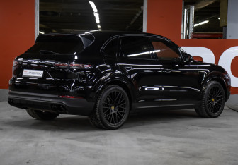 Подержанный автомобиль Porsche Cayenne 2020 года (5 фото)