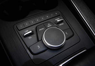 Подержанный автомобиль Audi A4 Sedan 2019 года (19 фото)