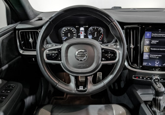 Подержанный автомобиль Volvo S60 2019 года (20 фото)