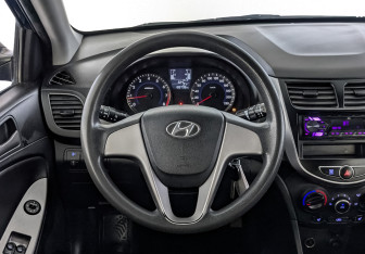 Подержанный автомобиль Hyundai Solaris Sedan 2014 года (22 фото)