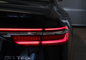 Подержанный автомобиль Audi A8 2019 года (37 фото)