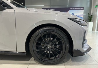 Подержанный автомобиль Changan UNI-V 2023 года (8 фото)