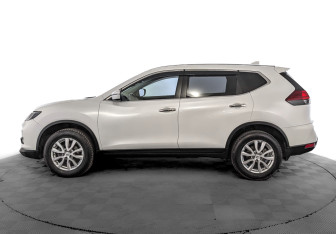 Подержанный автомобиль Nissan X-Trail 2022 года (8 фото)